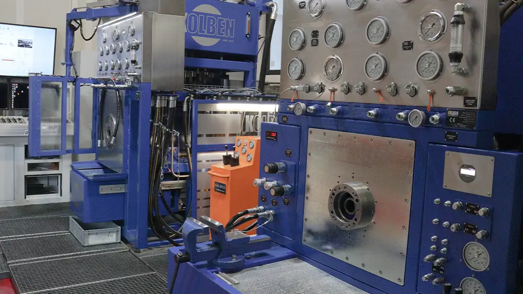 Vista completa del banco di collaudo DOSS-01 per pompe e motori oleodinamici