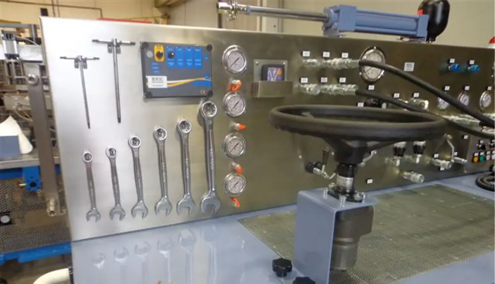 Attrezzi utilizzati con il banco di collaudo TOTAL PLUS 011